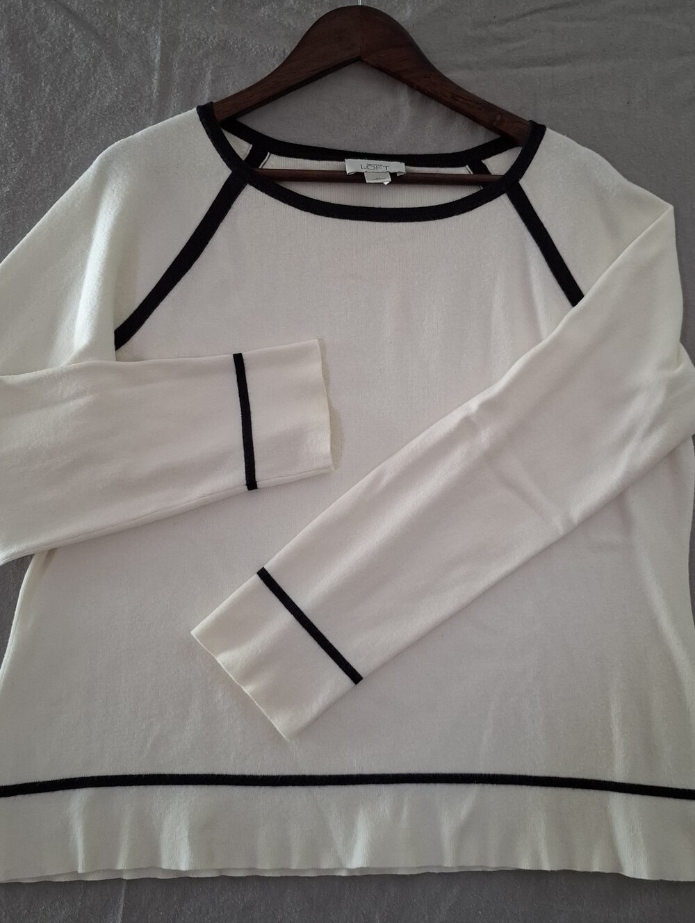 Ann Taylor LOFT Women's Ivory And Black Knit Sweater Size XL Raglan Sleeve - Picture 2 of 8